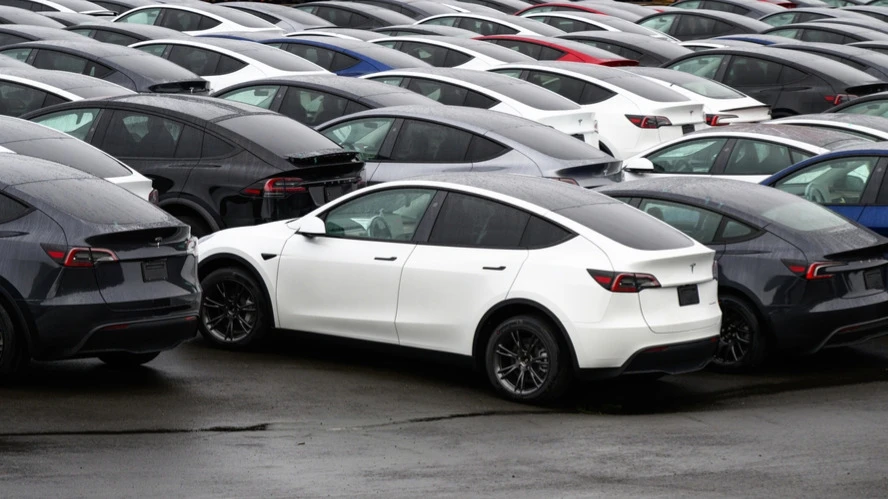 Tesla posted its weakest first quarter delivery result of the year / Photo: Ian Dewar Photography / Shutterstock.com