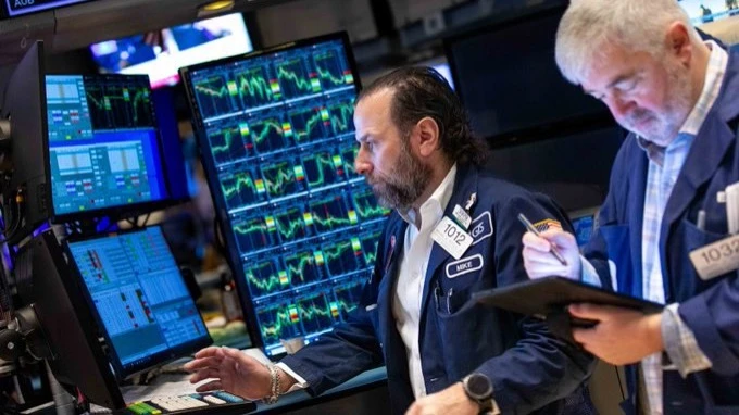 Traders buy oil and sell U.S. stocks ahead of U.S. President Donald Trumps deadline on Iran / Photo: Photo: X/NYSE