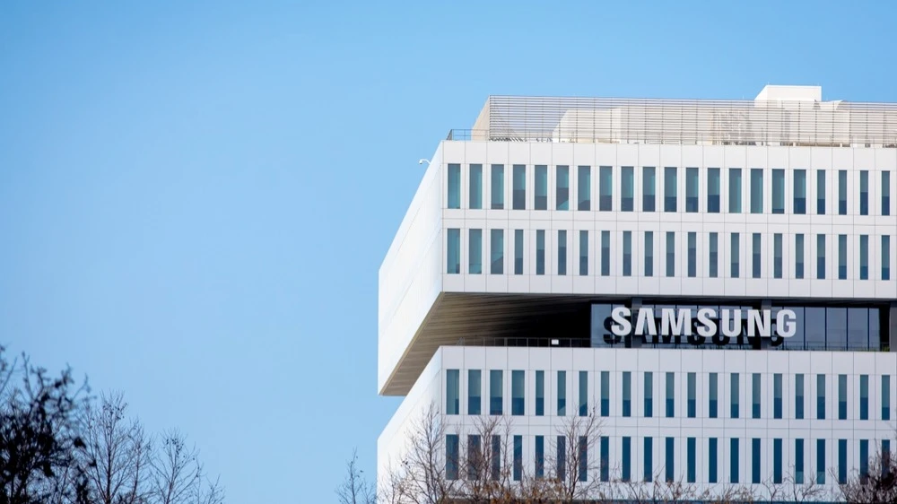 Samsung expects 8x profit growth amid demand for AI chips / Photo: bluestork / Shutterstock