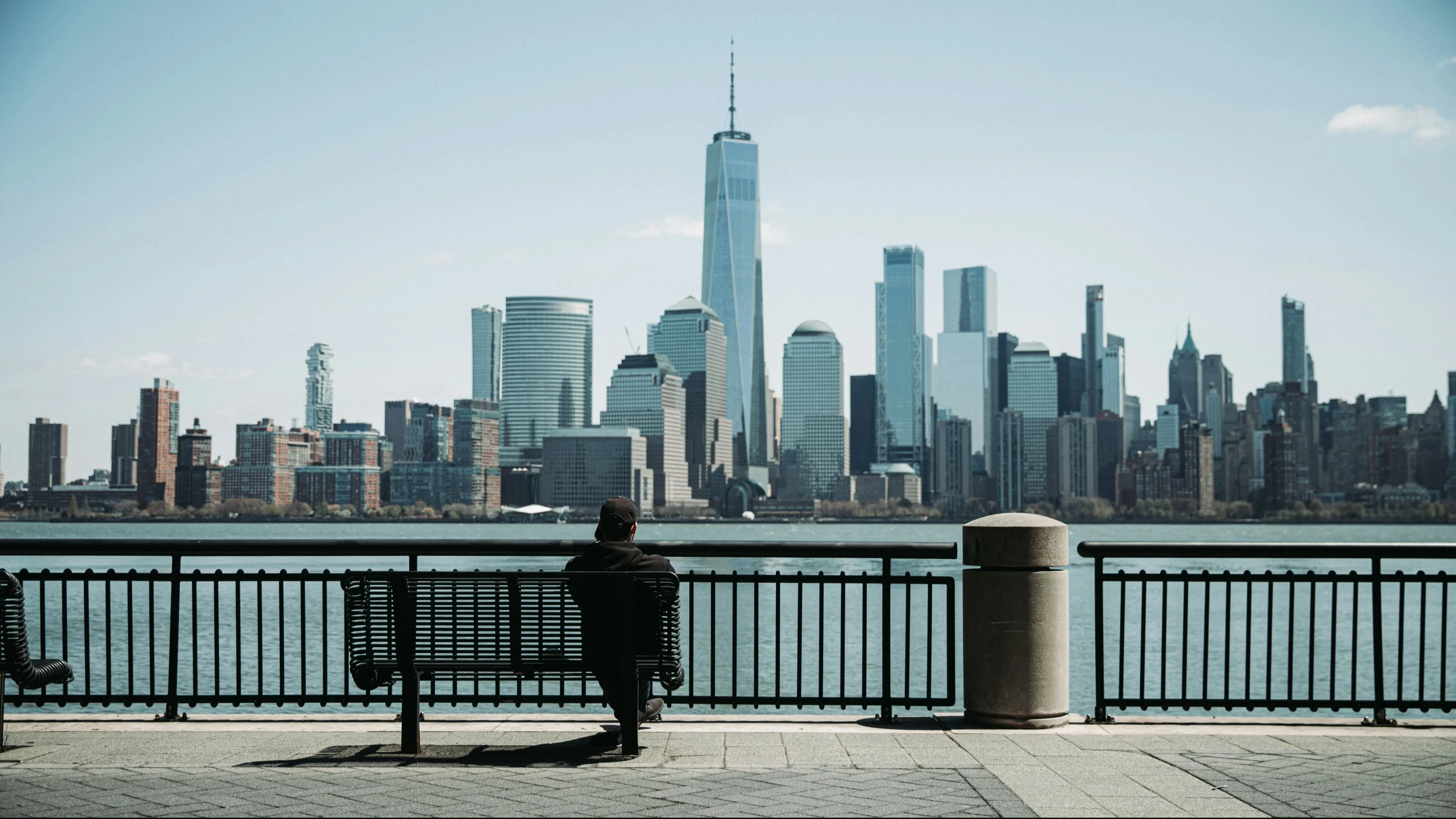 По замыслу OpenAI, ИИ должен делать работу легче и безопаснее, а не просто помогать компаниям больше выжимать из сотрудников / Фото: Unsplash / Y M