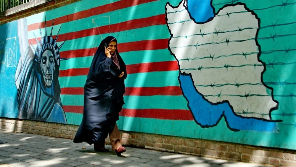 Иран потребовал снять с него санкции, признать за ним право обогащать уран и контролировать Ормузский пролив / Фото: Seree Tansrisawat/Shutterstock.com