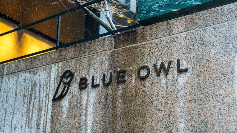Агентство Moody’s ухудшило прогноз по флагманскому фонду гиганта частного кредитования Blue Owl Capital / Фото: rblfmr/Shutterstock