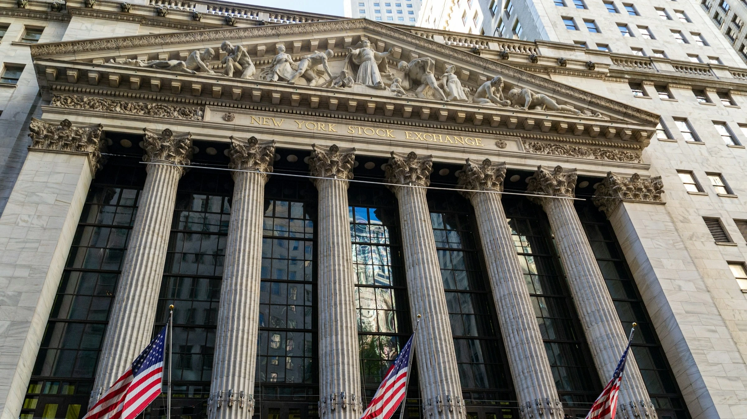 Главные индексы США резко выросли 8 апреля благодаря прекращению огня между США и Ираном / Фото: Unsplash/David Vives