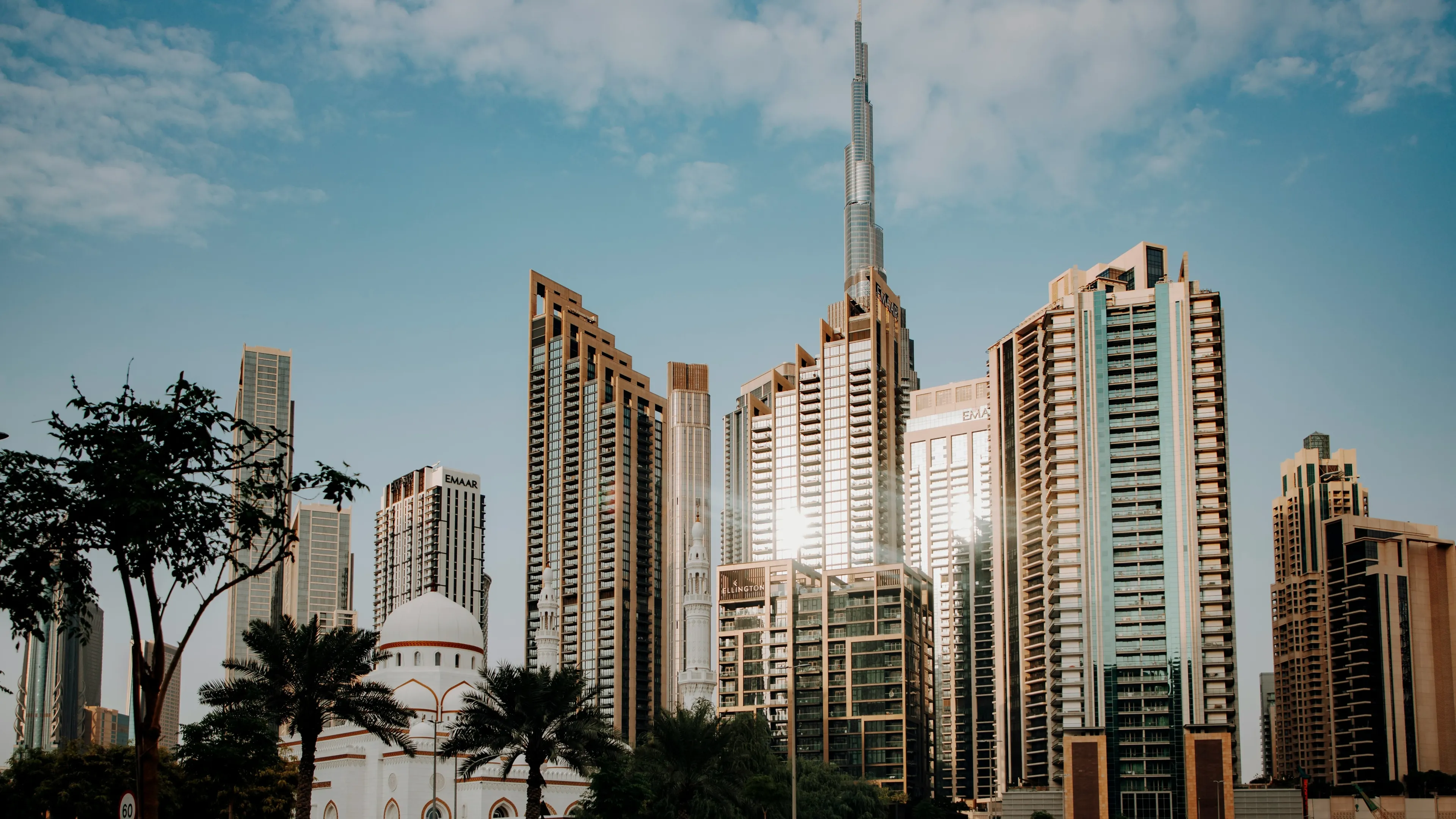 Акции крупнейшего застройщика ОАЭ Emaar Properties выросли почти на 13% на новостях о перемирии между США и Ираном / Фото: Seif Eddin Khayat / Unsplash