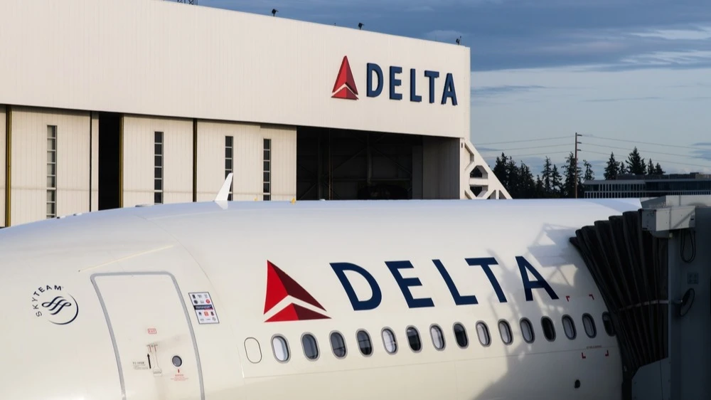 Delta удерживает прогноз на фоне топливного шока и урезает мощности / Фото: Ian Dewar Photography / Shutterstock