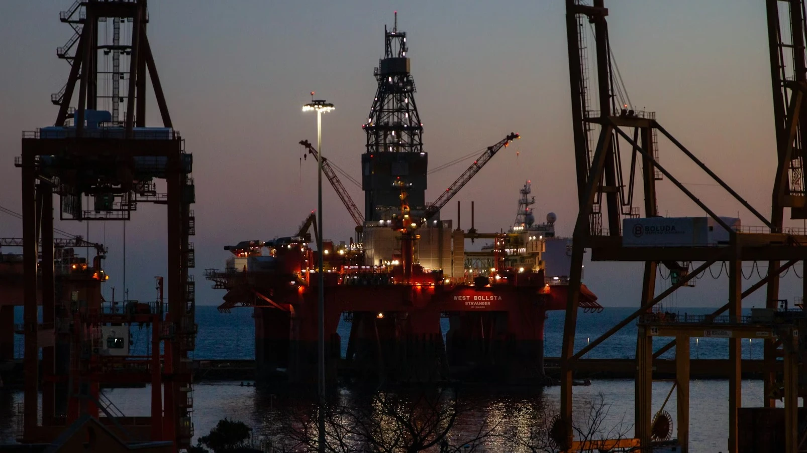 North Sea oil prices surge despite US truce with Iran / Photo: Unsplash / Maria Lupan