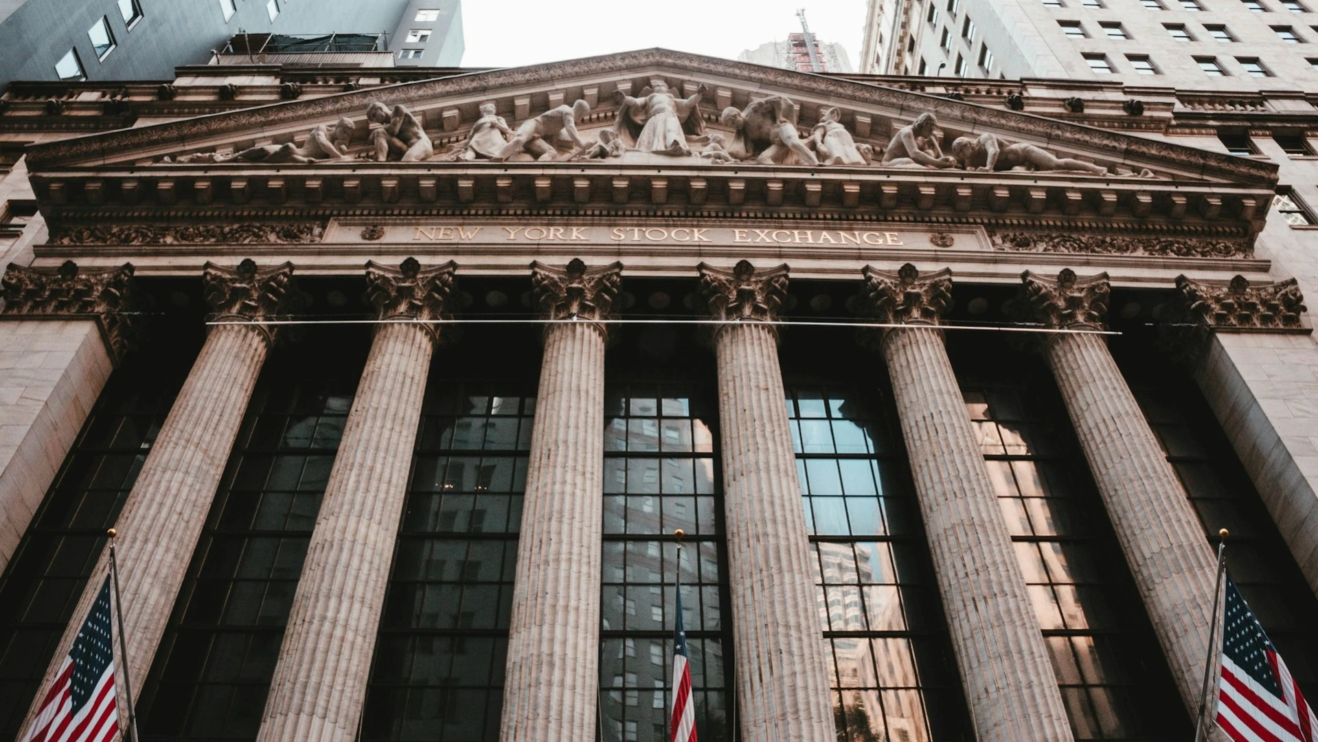 Акции в США упали в начале торгов 9 апреля / Фото: Unsplash/Aditya Vyas