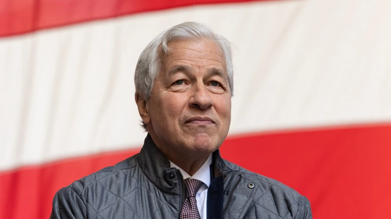 Jamie Dimon thinks you shouldnt make important decisions on Friday / Photo: lev radin / Shutterstock.com