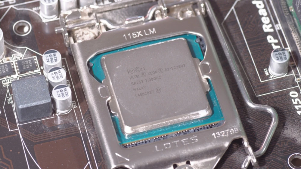 Google will adapt Intel chips for its AI infrastructure / Photo: g0d4ather / Shutterstock.com