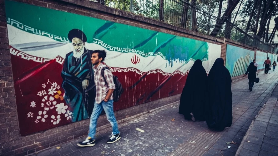 Сейчас Иран зарабатывает на транзитных сборах в Ормузском проливе около $5 млн в месяц, но эта сумма может вырасти более чем в 100 раз / Фото: Sebastian Castelier/Shutterstock.com