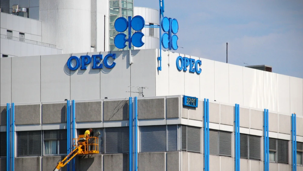 Global demand for oil in the second quarter will decrease by 500 thousand barrels per day / Photo: MikeDotta / Shutterstock.com