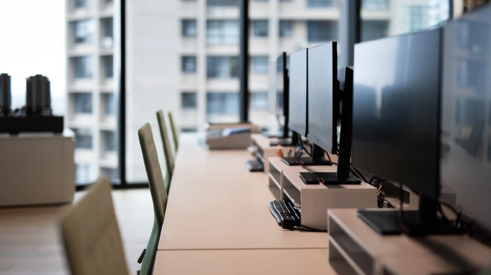 ИИ завоевывает рынок, но ему еще далеко до освоения физического мира, говорится в отчете / Фото: Shutterstock.com