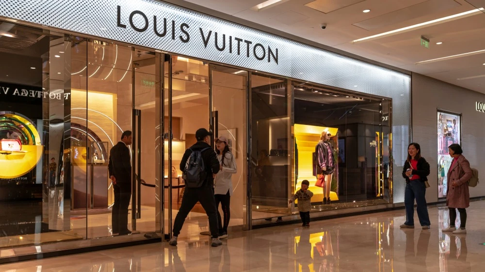 LVMH shares fall after a weak quarter amid conflict in the Middle East / Photo: B.Zhou / Shutterstock