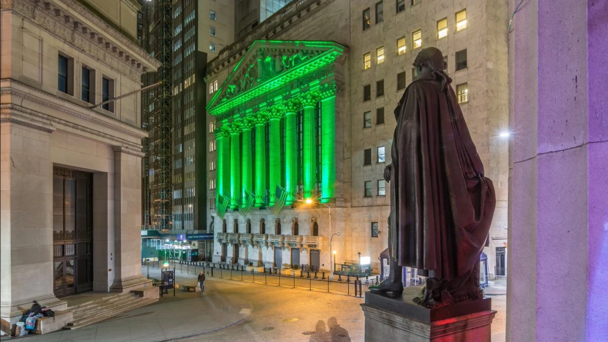 Надежды на мир на Ближнем Востоке и сильный старт сезона корпоративной отчетности подтолкнули S&P 500 к новому рекорду / Фото: X / NYSE