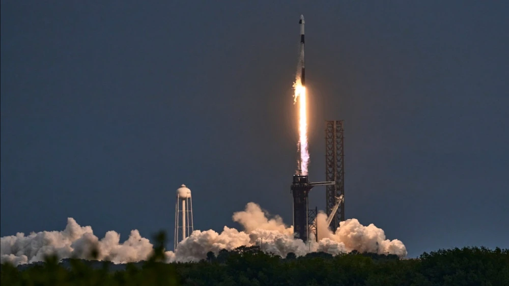 Google owned a 6.11% stake in SpaceX at the end of 2025 / Photo: Evan El-Amin / Shutterstock.com