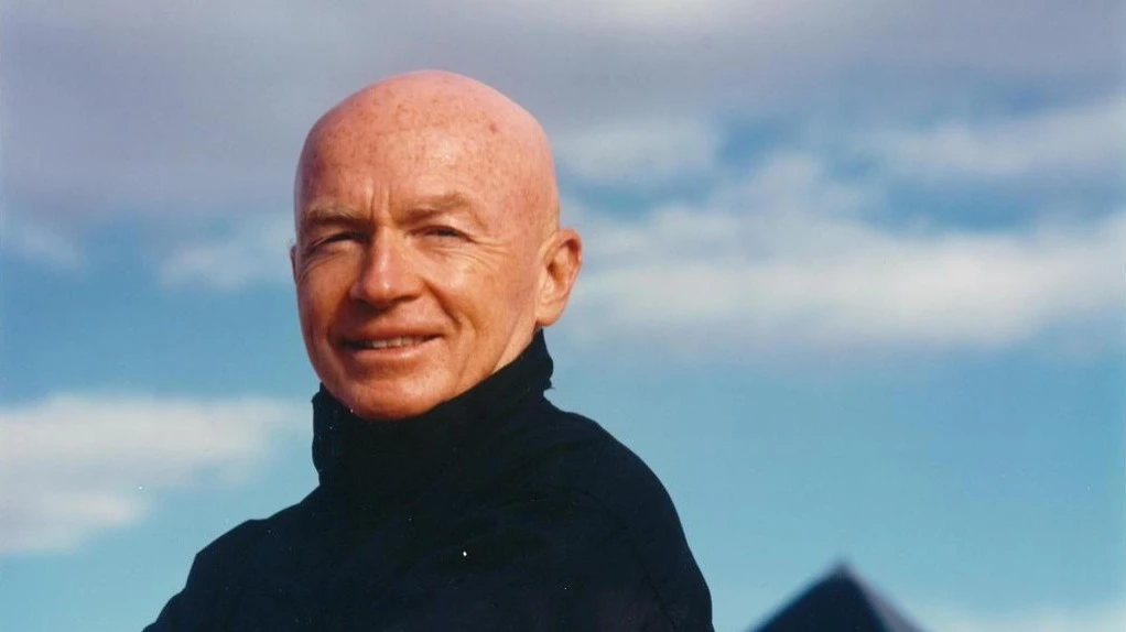 The best time to buy comes when others are gripped by uncertainty and sell, Mobius said / Photo: markmobius.com