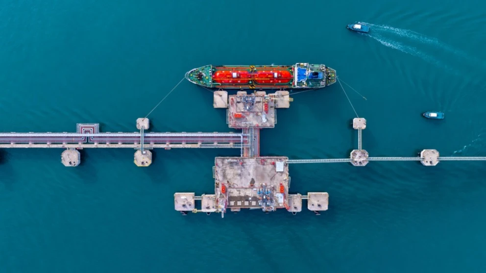 В Международном энергетическом агентстве призвали не надеяться на скорое восстановление добычи нефти и газа, сократившейся из-за войны в Иране / Фото: Mayy Contributor/Shutterstock.com