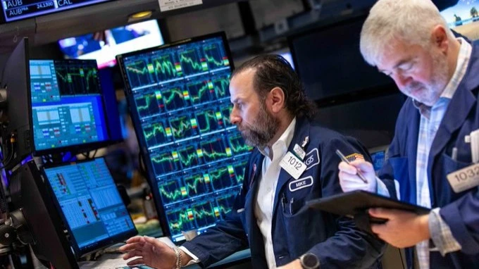 Голубые фишки растут на 1,5%, Brent упала на 10%: рынки отреагировали на деэскалацию