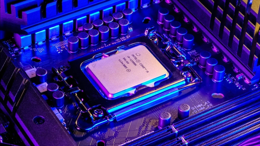 Intel stock is now just 6% below the all-time high reached in 2000 / Photo: Tester128 / Shutterstock.com