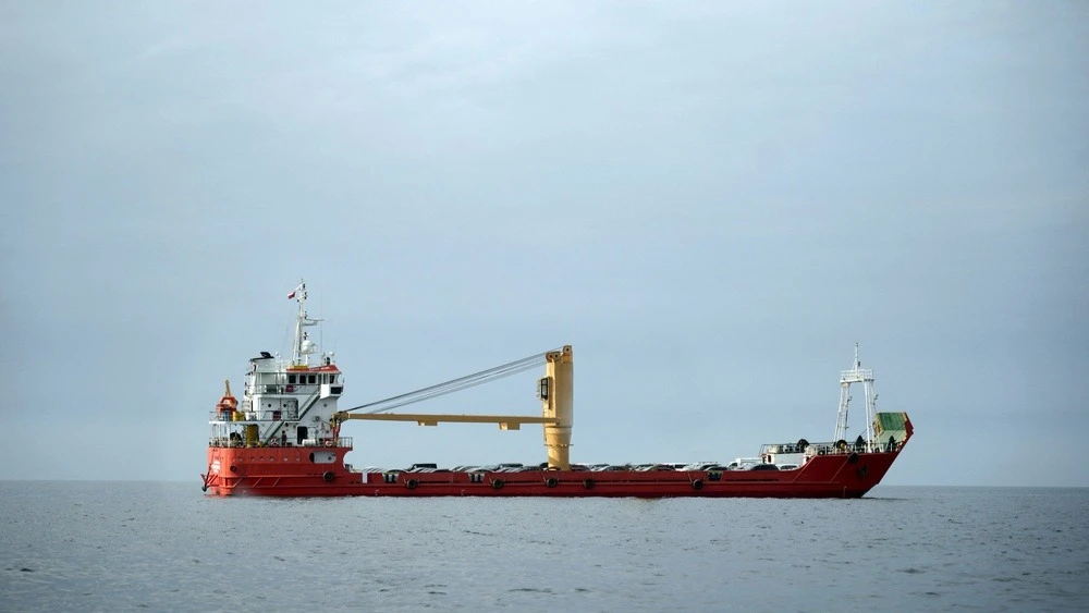 Iran has notified shipowners that the Strait of Hormuz is closed again / Photo: mytaj / Shutterstock.com