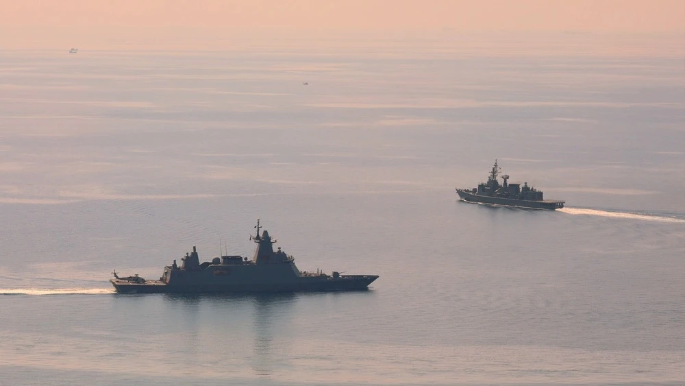 США 13 апреля ввели военно-морскую блокаду в отношении всего морского транспорта, входящего и выходящего из иранских портов / Фото: somkanae sawatdinak / Shutterstock.com