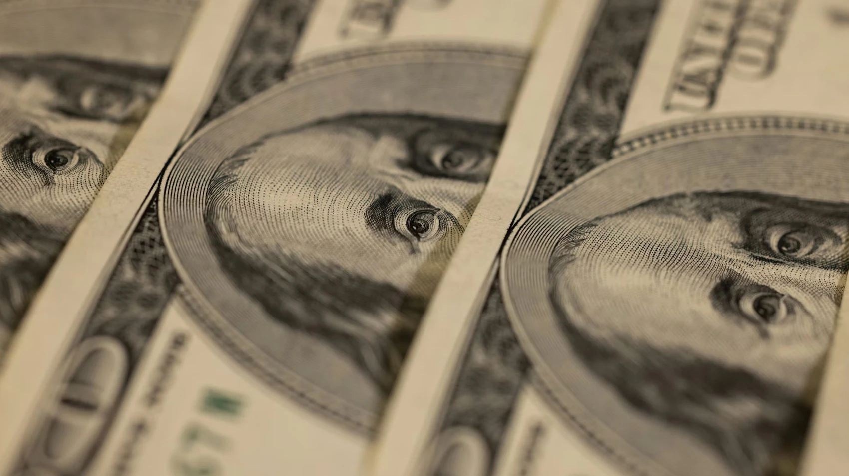 Война в Иране показала, что в момент стресса миру по-прежнему нужен доллар и рынок США. Но инвесторы быстро снижают защитную премию по американской валюте, как только возникает намек на переговоры о мире. Фото: engin akyurt / Unsplash.com