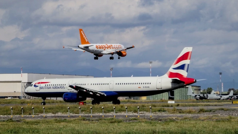 От поставок через Ормузский пролив зависит около 30% импорта авиатоплива в Европу / Фото: FrancescaPagliara/Shutterstock.com