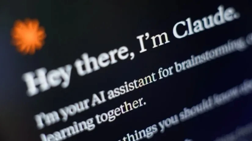 Инструменты на базе чат-бота Claude от Anthropic быстро набирают популярность среди корпоративных клиентов / Фото: PJ McDonnell/Shutterstock.com