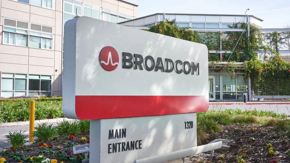 Broadcom has entered the club of companies with capitalization above $2 trillion / Photo: Tada Images / Shutterstock.com