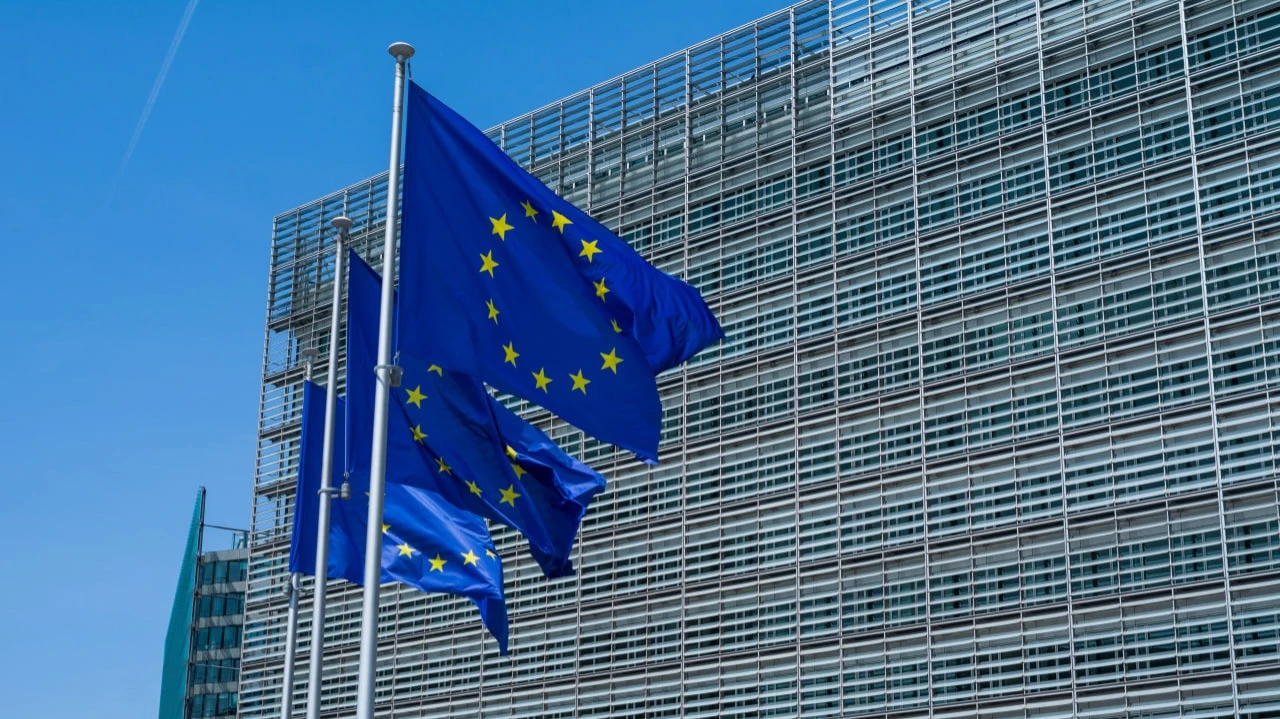 Евросоюз принял новый пакет санкций против России / Фото: LukeOnTheRoad / Shutterstock.com