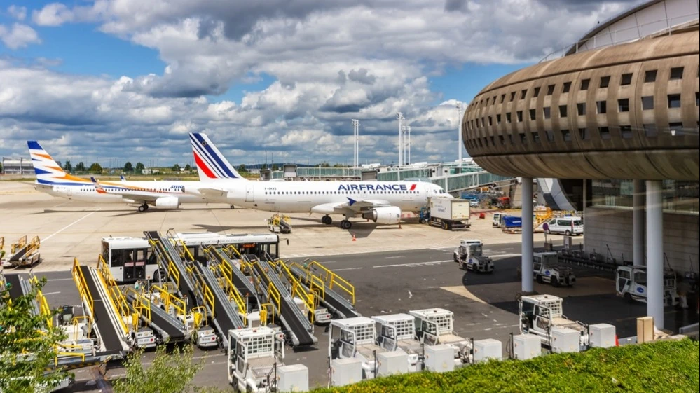 The French weather service has turned to the police because of abnormal temperature spikes at a station at Paris airport / Photo: Markus Mainka / Shutterstock.com
