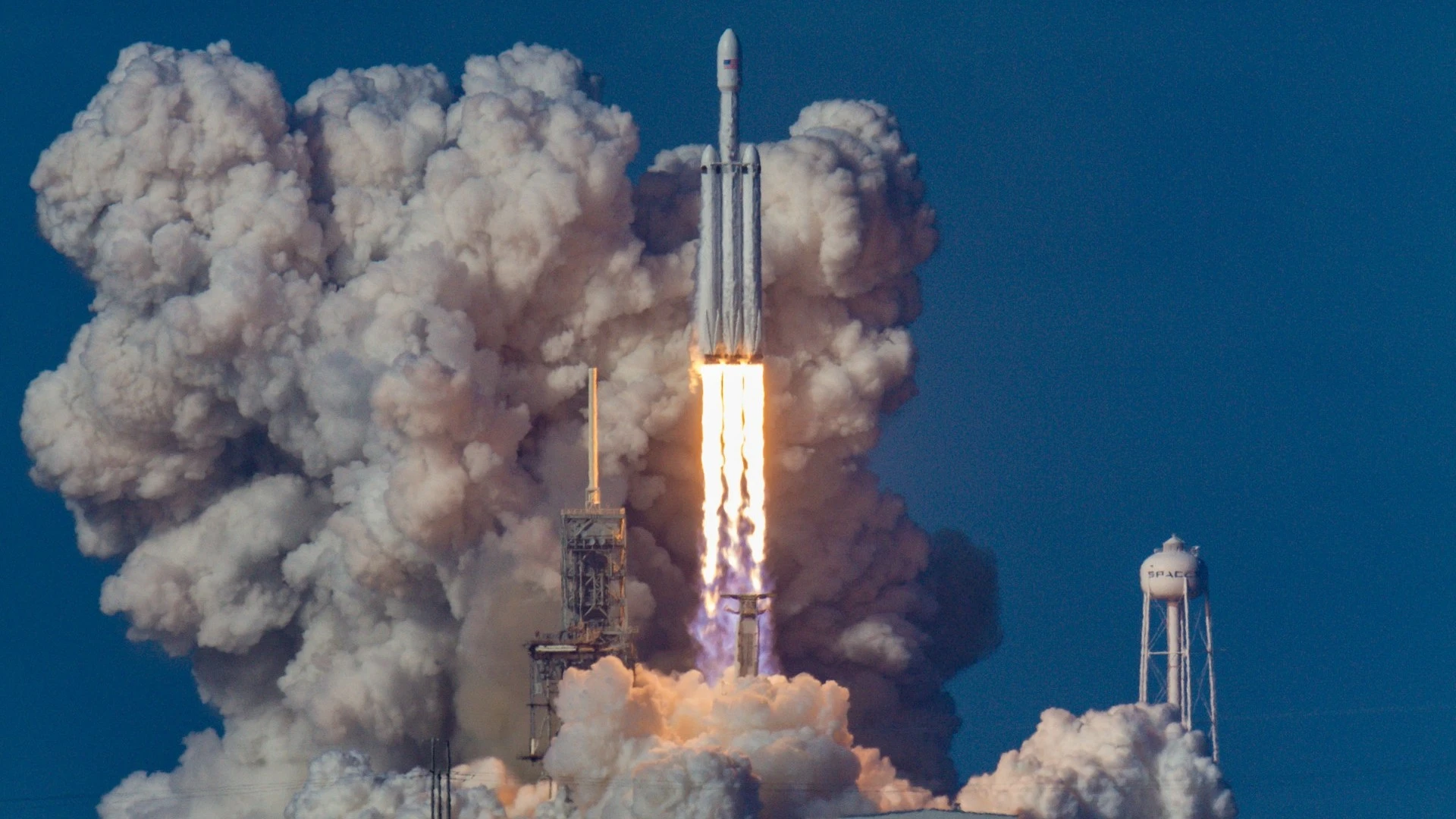 SpaceX has taken out a $20 billion bridge loan to refinance most of its debt ahead of its IPO / Photo: Bill Jelen / unsplash