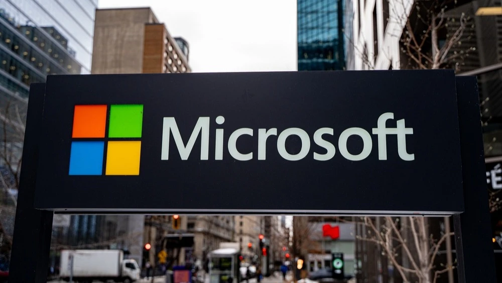 Microsoft and its competitors are laying off employees en masse to free up funds to invest in AI / Photo: Erman Gunes/Shutterstock.com