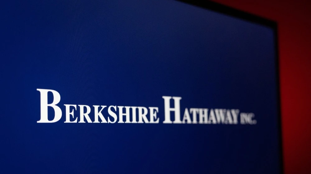Berkshire Hathaway shares are experiencing one of the worst periods of underperformance against a broad index of American stocks since Buffett took control of the investment firm in 1965 / Photo: Tigarto/Shutterstock