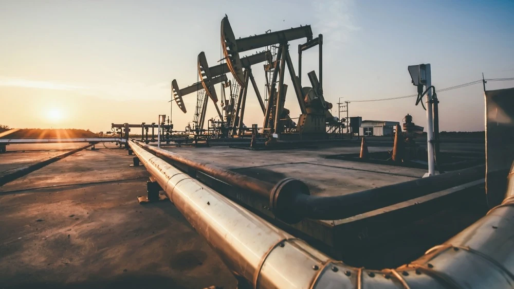 Goldman повысил прогноз по ценам на нефть: поставки восстановятся лишь к концу июня / Фото: catalinalazar / Shutterstock.com