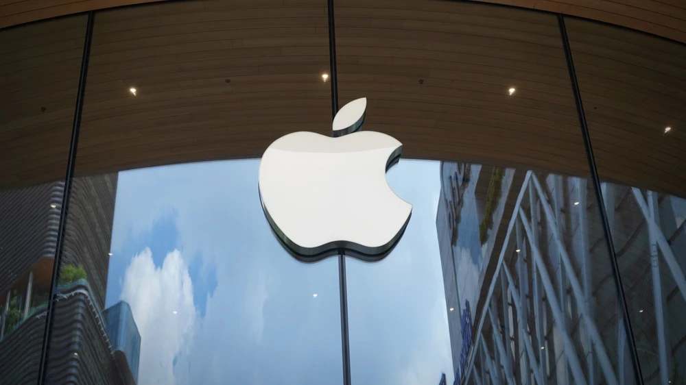 Buffett publicly admitted that Berkshire started selling Apple stock too early / Photo: Twinsterphoto / Shutterstock.com