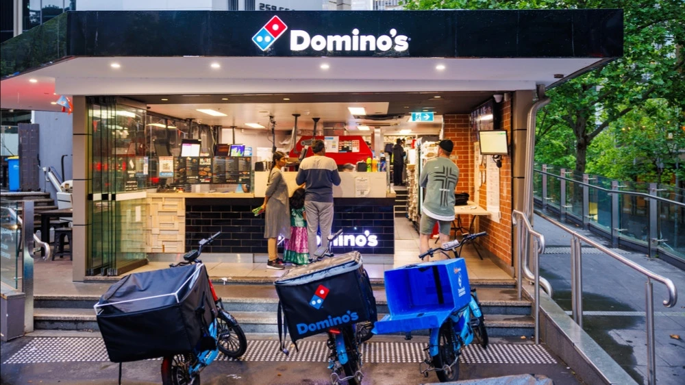 Berkshire Hathaway Уоррена Баффета, вероятно, несет убыток от инвестиции в Domino’s Pizza / Фото: ArDanMe/Shutterstock.com