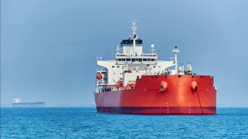 The World Bank raised the forecast average annual cost of Brent crude oil from $60 to $86 per barrel / Photo: Tommy Chia SG / Shutterstock.com