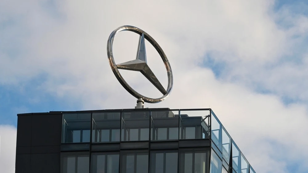 Чистая прибыль Mercedes-Benz Group в первом квартале сократилась на 17,2% / Фото: Savvapanf Photo / Shutterstock.com