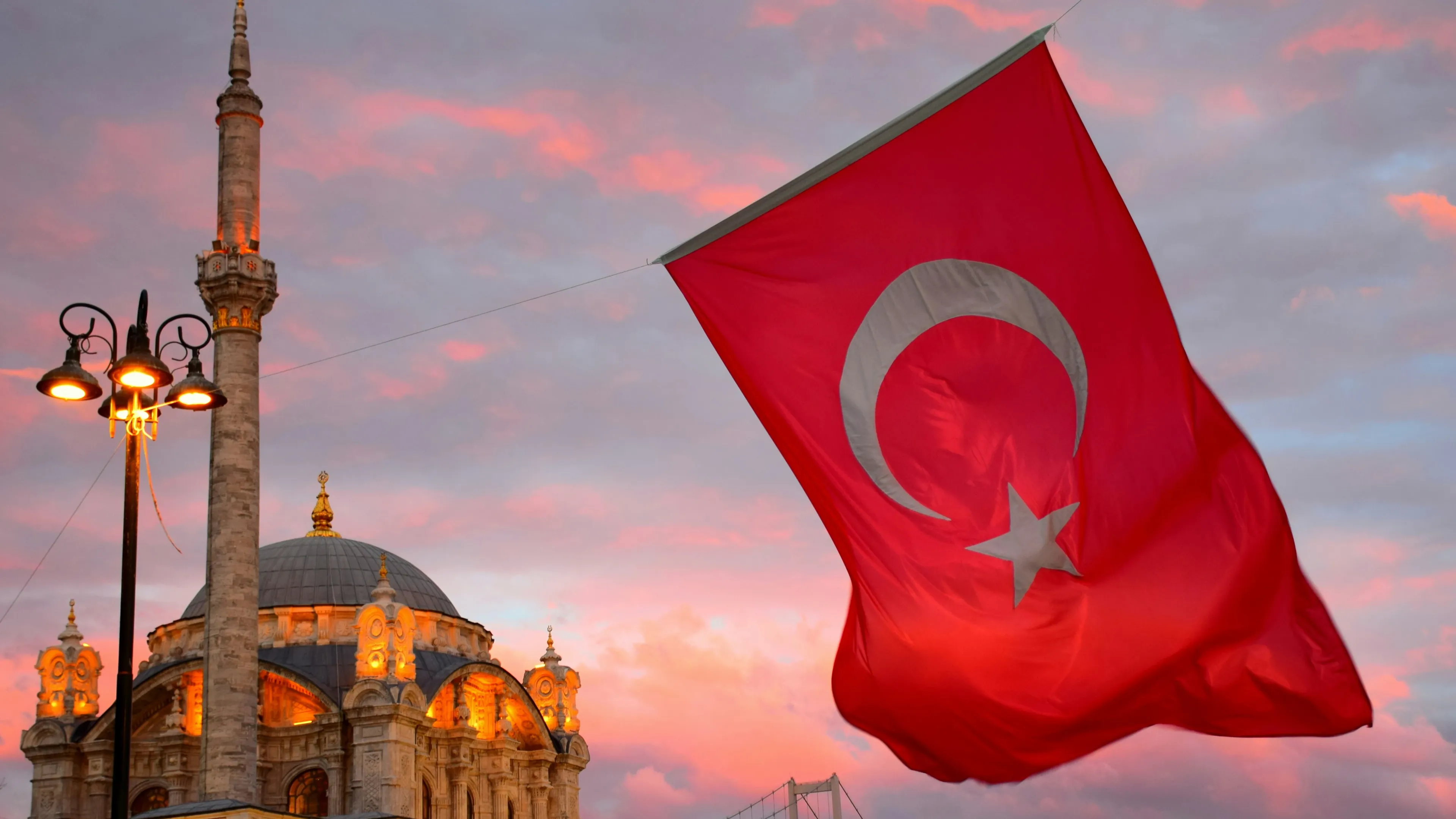 В Турции обсуждают возможность предоставления щедрых налоговых льгот для физлиц и бизнеса. Страна делает ставку на состоятельных людей, которых страны Залива, Великобритания и часть Южной Европы либо уже потеряли, либо рискуют потерять. Фото: Michael Jerrard / Unsplash.com