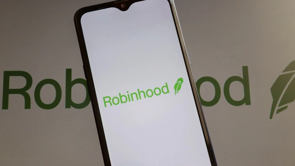 Robinhood failed to live up to expectations amid crypto trading slump / Photo: Blossom Stock Studio / Shutterstock