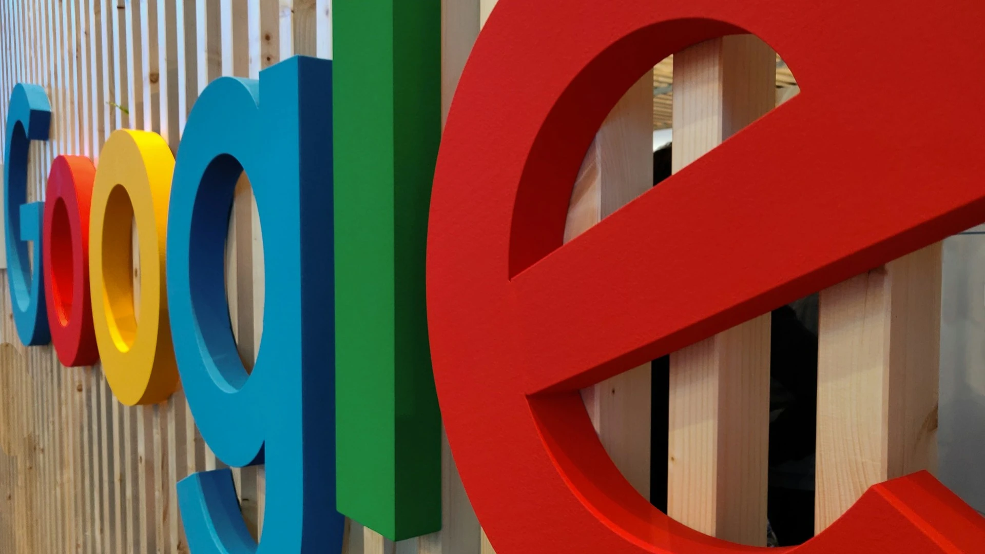 В прошедшем квартале корпоративные ИИ-решения впервые стали главным драйвером роста облачного бизнеса Google / Фото: Unsplash/Kai Wenzel