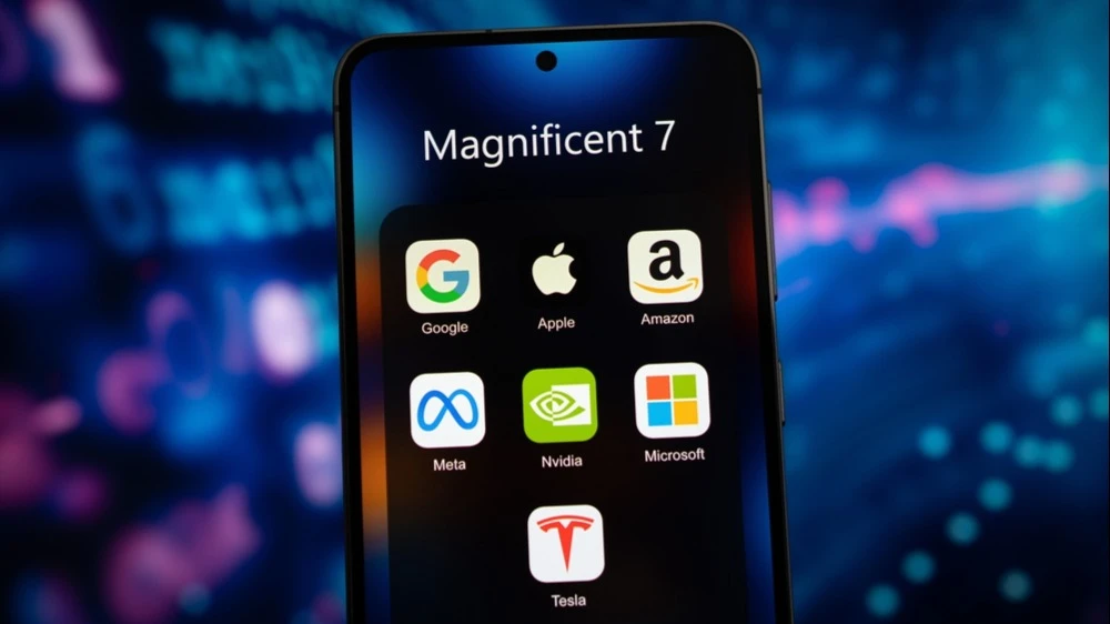 The day before, four American bigtechs - Alphabet, Amazon, Meta and Microsoft - presented their quarterly reports after the close of trading, while Apple will publish its results today after the close of trading / Photo: gguy / Shutterstock