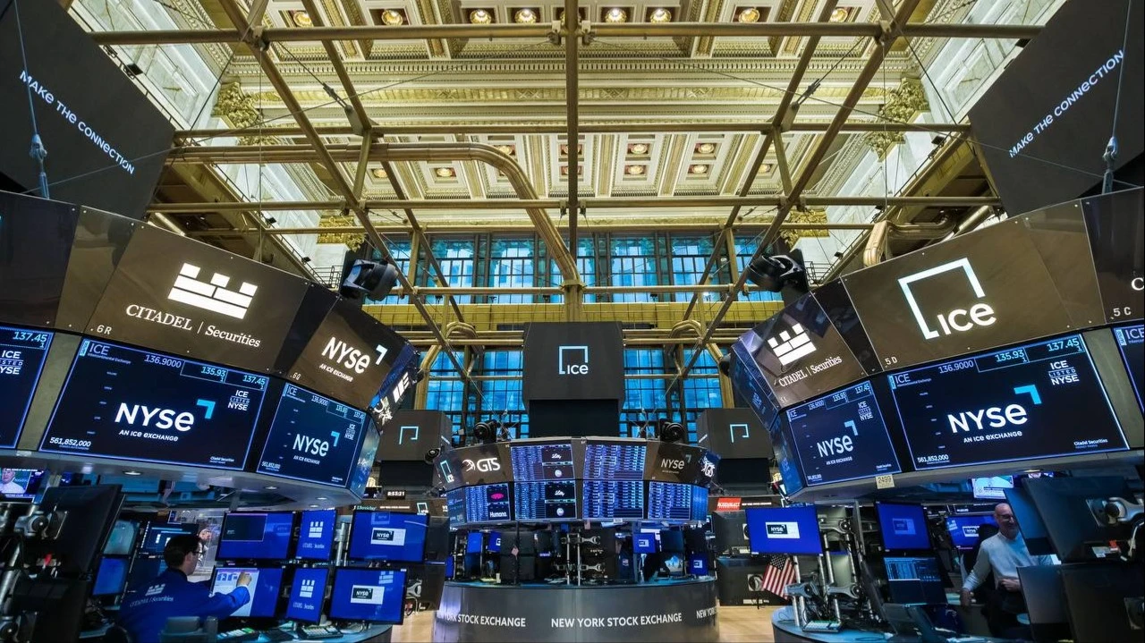The foreign policy agenda remains the key pressure on the markets, while strong corporate reporting is once again the key support / Photo: NYSE / X