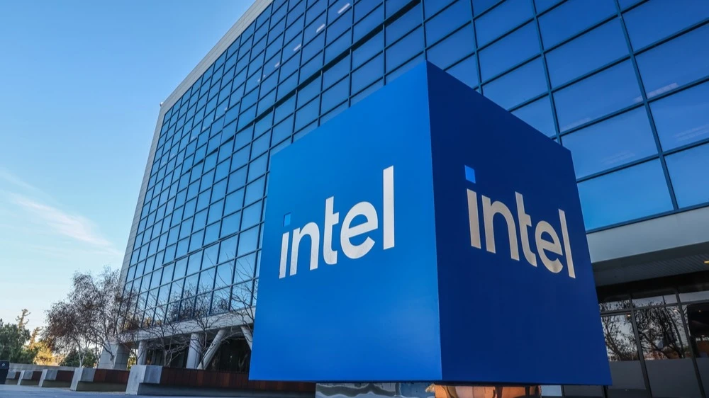 Intel shares soared more than 100% in April / Photo: Brookgardener / Shutterstock