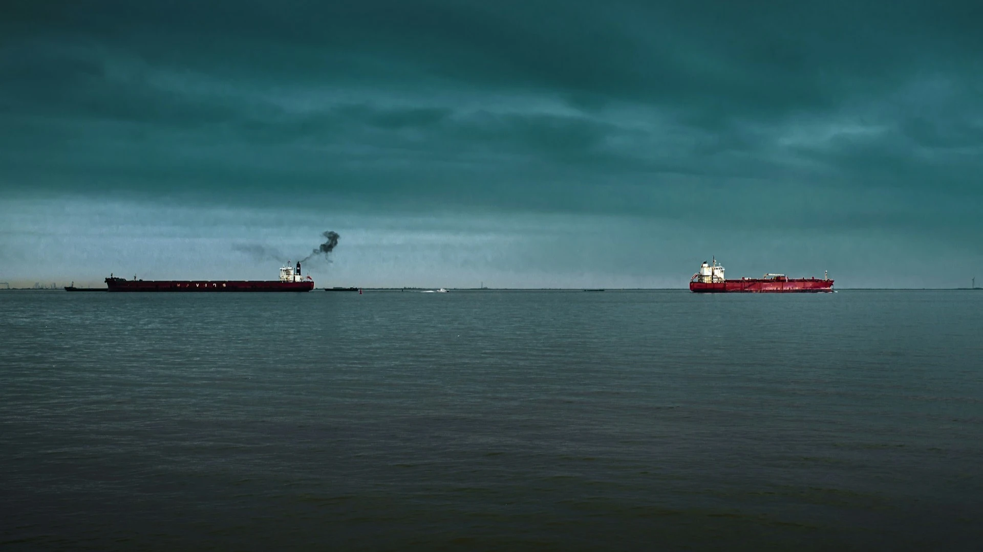 Exxon Mobil and Chevron report lower profits for Q1 2026 amid war in the Middle East / Photo: zhao chen / Unsplash.com
