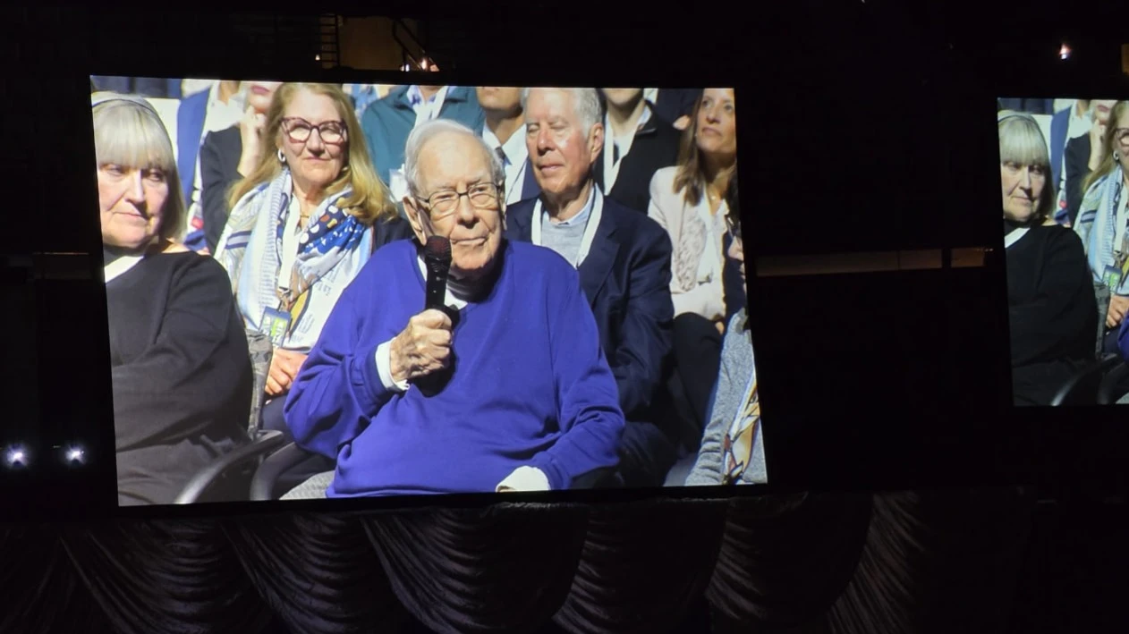 Buffett gave a surprise interview at the Berkshire shareholders meeting / Photo: X / Michael Gielkens