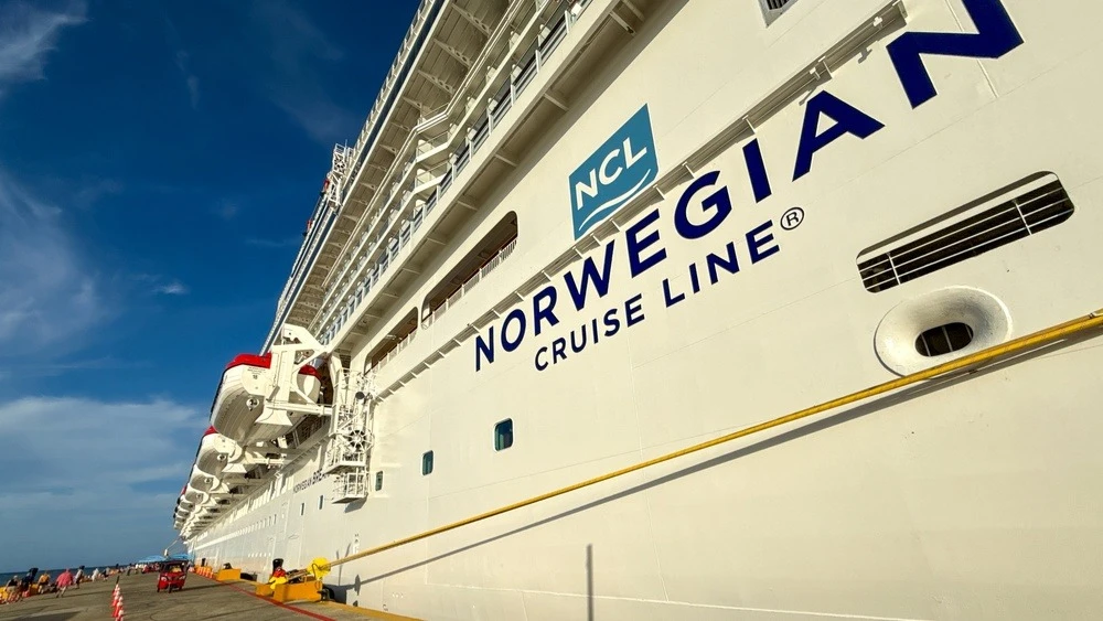 Среди крупных круизных операторов Norwegian Cruise Line, скорее всего, окажется наиболее пострадавшим из-за войны, констатирует Bloomberg / Фото: Ceri Breeze/Shutterstock