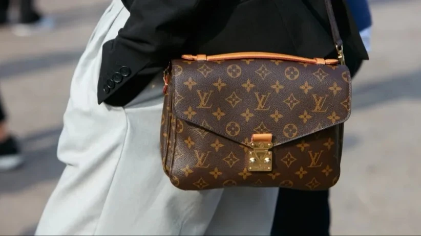LVMH превращается из покупателя люксовых активов в продавца на фоне затяжного охлаждения рынка роскоши, узнала FT / Фото: andersphoto / Shutterstock.com