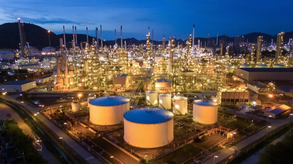 Цены на нефть упали после сообщения о том, что США и Иран близки к сделке / Фото: GreenOak / Shutterstock
